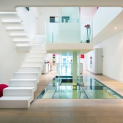 现代纯白别墅设计楼梯