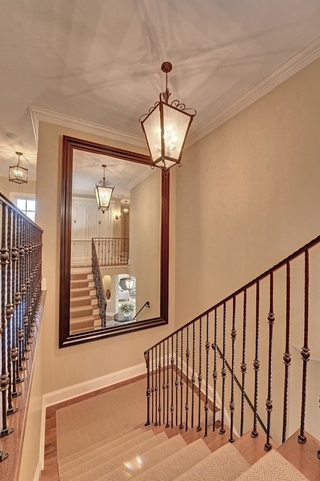 美式别墅楼梯设计效果图