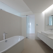 230平白色现代风别墅欣赏卫生间设计
