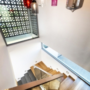 现代风简洁别墅欣赏楼梯间设计
