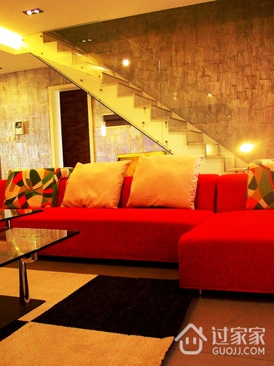现代风客厅红色布艺沙发