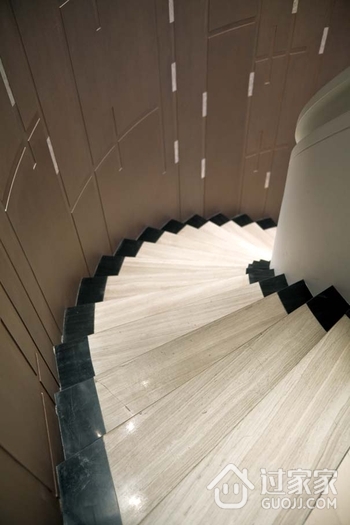 新古典复式设计选择楼梯