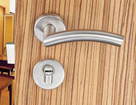 如何防止锁孔堵塞及防盗门锁清洁