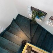 色彩斑斓现代别墅欣赏楼梯间