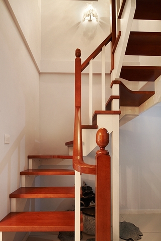 110平简约三室两厅欣赏楼梯间设计