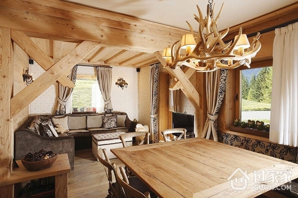 美式复古木质别墅欣赏客厅全景
