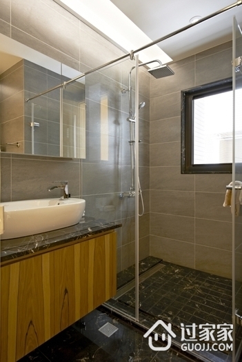 117平现代通透住宅欣赏淋浴间