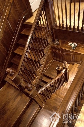 美式风格别墅装饰欣赏楼梯设计