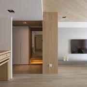 112平木质现代住宅欣赏过道设计