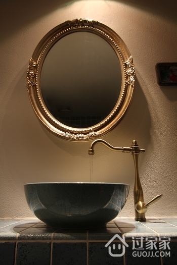 简约地中海风洗手间镜子