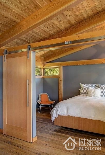 98平湖边木屋设计欣赏卧室