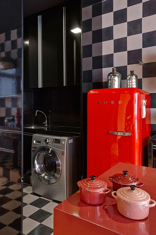 现代舒适彩色公寓欣赏厨房局部