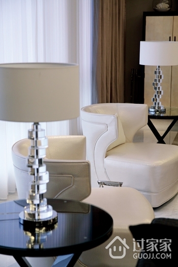 欧式风格家居设计客厅白色单人沙发