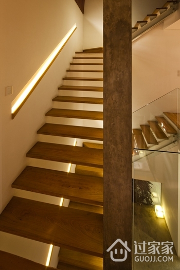 现代简约风住宅设计木质楼梯