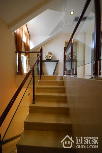 欧式风格别墅设计楼梯设计效果