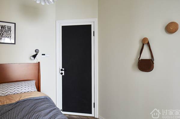 88平二居室的客厅加一扇隐形门多一间卧室，省一间买房的钱！