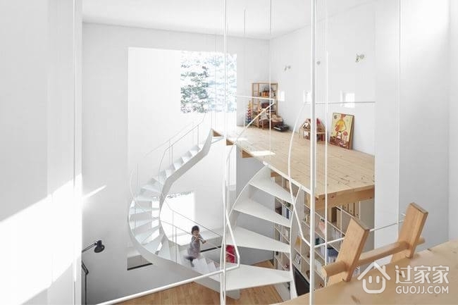 迷人现代复式住宅欣赏楼梯间设计