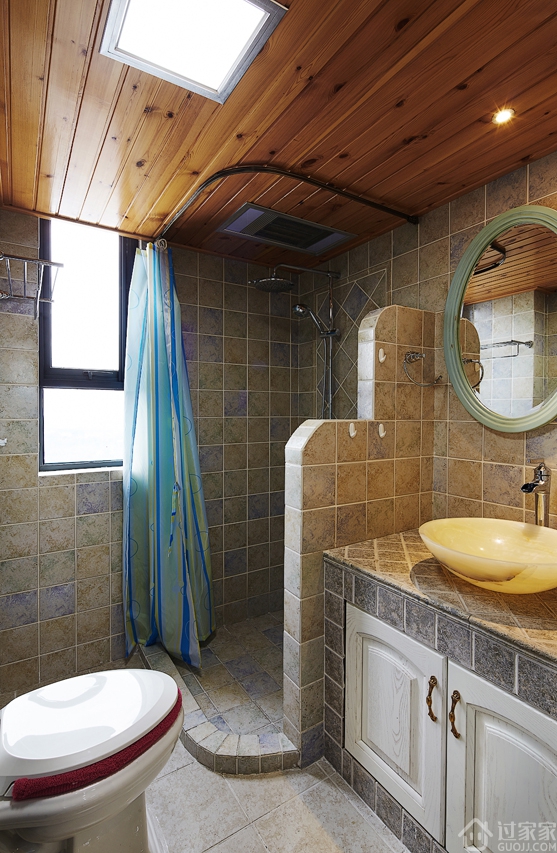 如徜徉在金沙滩般的地中海浴室，在家洗澡也能洗出度假风情