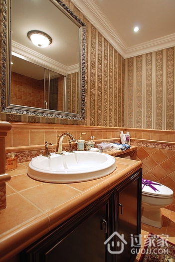 美式雅致三居室欣赏卫生间设计