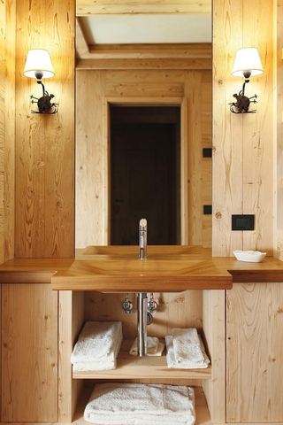 美式复古木质别墅欣赏洗手间