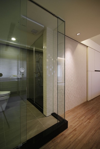现代风装修套图玻璃浴室