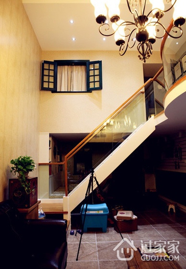 50平简约温馨loft客厅楼梯设计