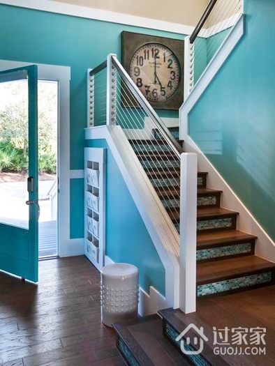 蓝色海滨美式别墅欣赏楼梯间