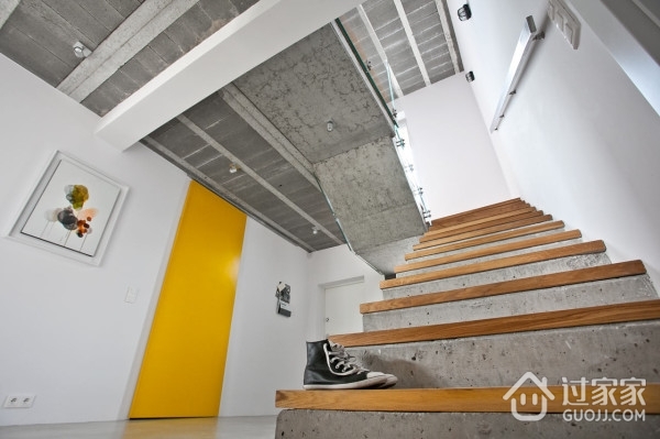 色彩鲜明现代住宅欣赏楼梯间
