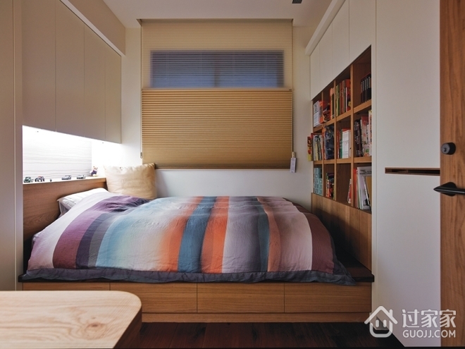 104平木质简约住宅欣赏卧室设计