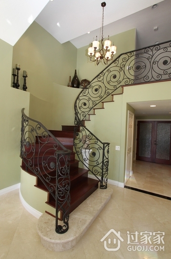 美式别墅装饰效果赏析楼梯