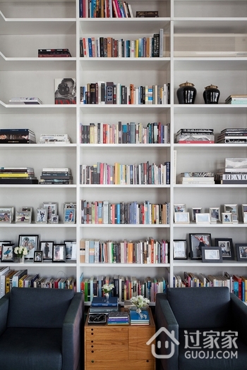 白色现代流行公寓欣赏书房