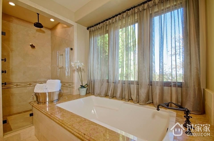 欧式风格别墅设计效果图浴缸