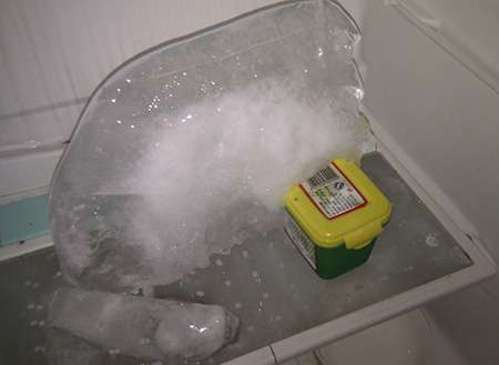 冰箱冷藏室有水的原因
