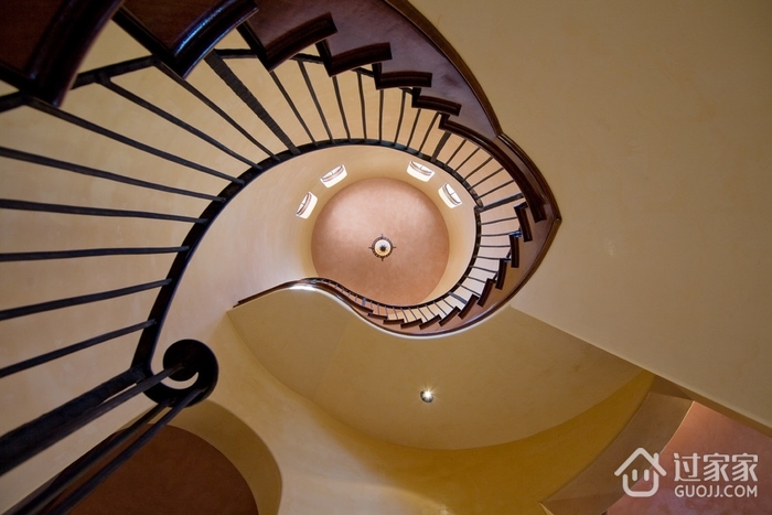 美式度假别墅效果图赏析楼梯间设计
