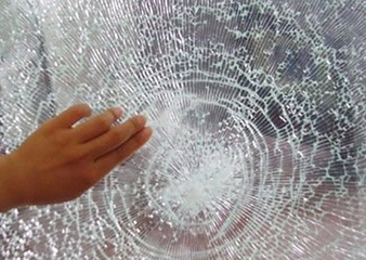 钢化玻璃自爆的原因及预防方法