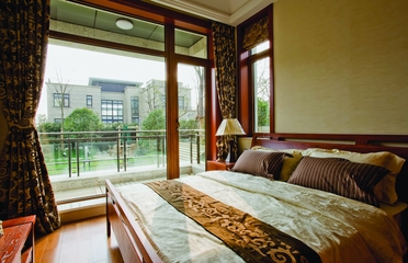 中式家装大窗户卧室装修效果图2014