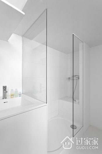 白色现代复式楼欣赏淋浴间