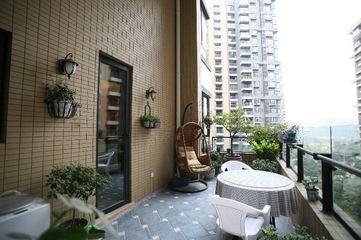 121平温馨田园公寓欣赏阳台