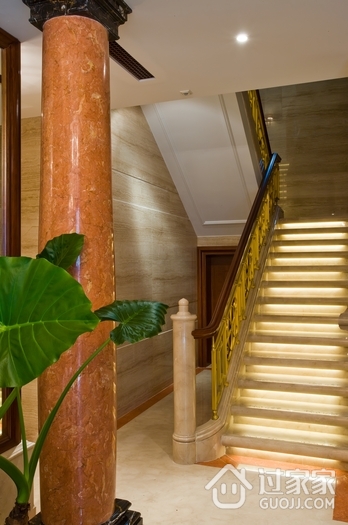 欧式别墅装饰效果图楼梯设计