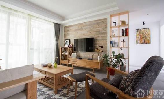 105㎡原木风三居室，木纹砖电视墙搭配实木家具