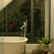 现代风格复式卫生间浴缸