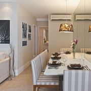 白色现代一居室欣赏餐厅设计
