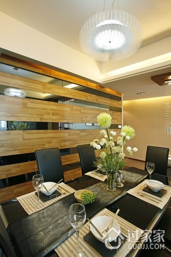 现代风格样板房餐桌设计