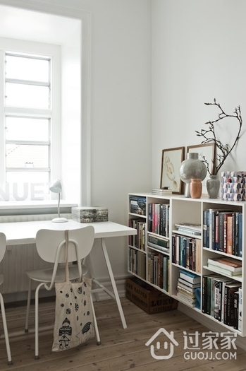 白色极简阁楼空间欣赏书房