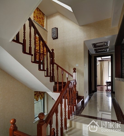 中式优雅复式住宅欣赏楼梯间