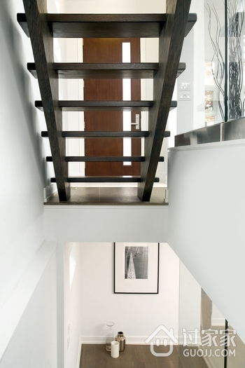 现代风格复式效果图欣赏楼梯间