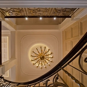 300平豪华法式别墅欣赏楼梯间设计