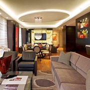 色彩强烈对比顶层公寓欣赏客厅效果