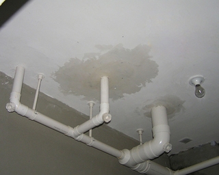 卫生间漏水的原因及维修方法