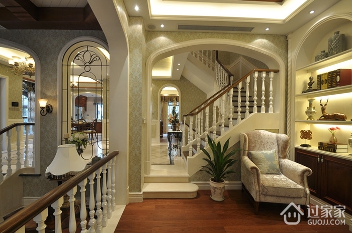 美式别墅楼梯装饰效果图